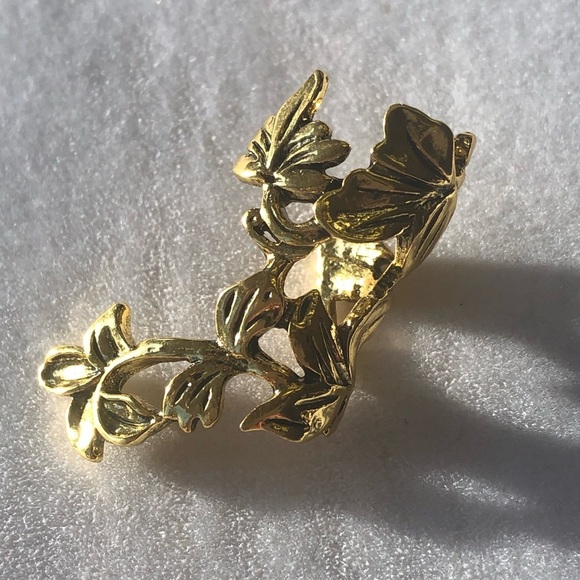 💜3/$30 Antique Gold Spring Leaf Left Cuff Earring non piercing - Picture 6 of 8